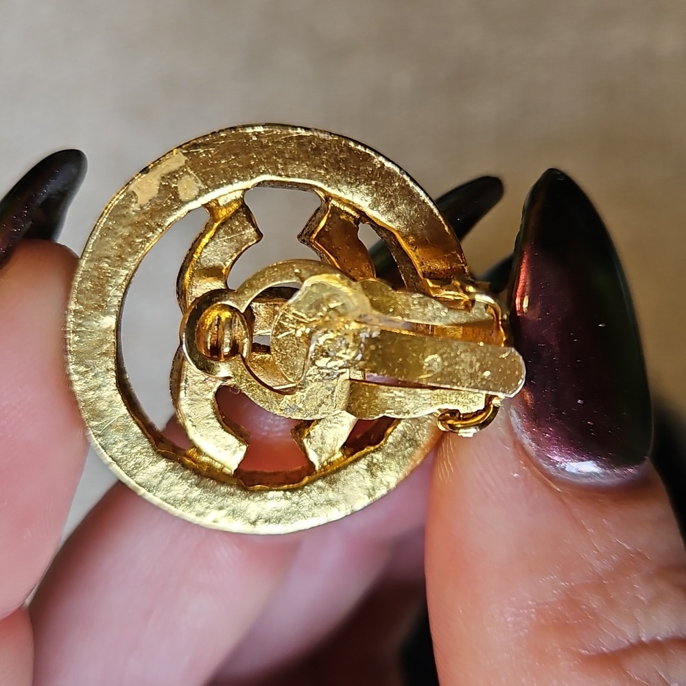 🥰KEEPING🥰 CHANEL Vintage Gold Crystal CC Logo Clip Earrings 1970s - Picture 8 of 11